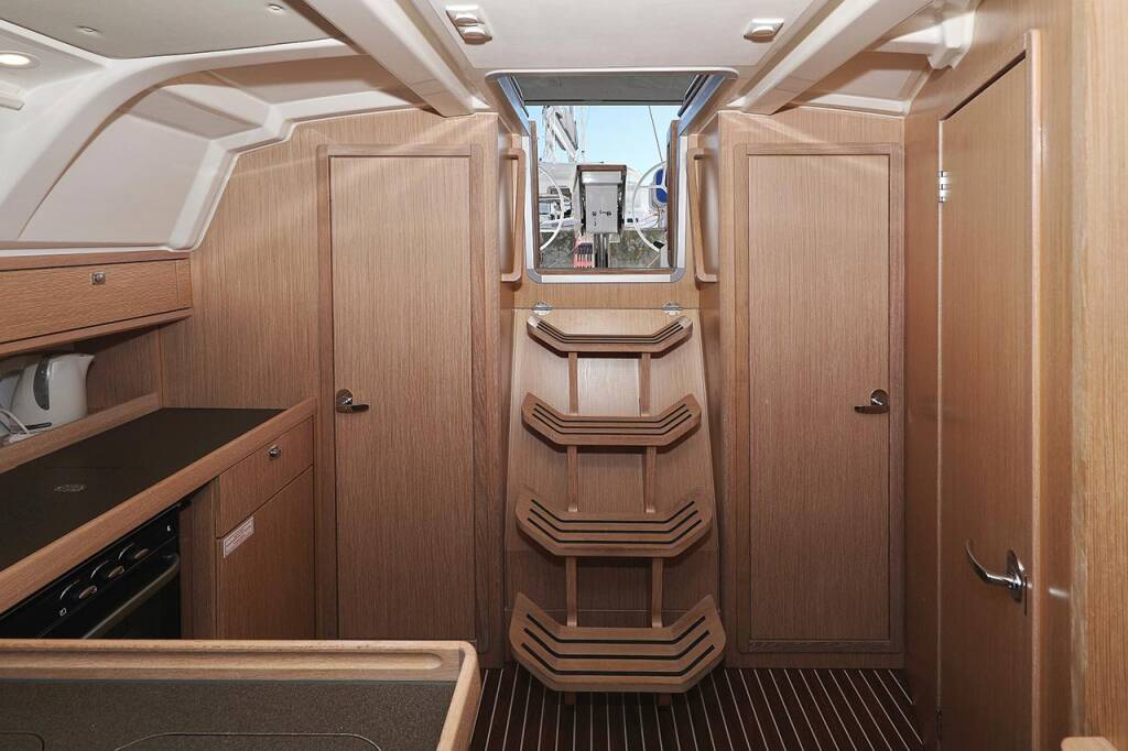 Sailing yacht Bavaria Cruiser 37 Bahari