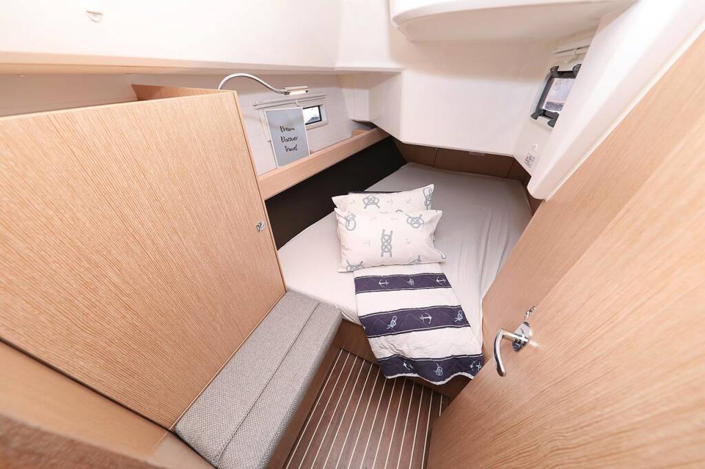 Sailing yacht Bavaria Cruiser 37 Bahari