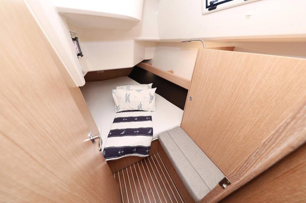 Sailing yacht Bavaria Cruiser 37 Bahari