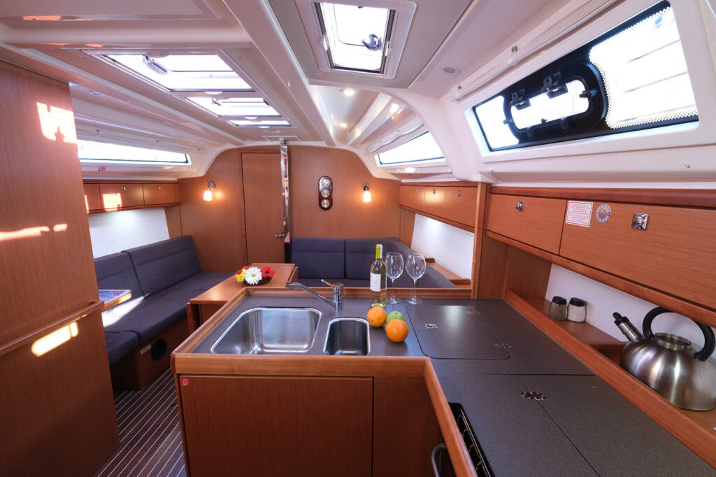 Segelyachten Bavaria Cruiser 37 Crush