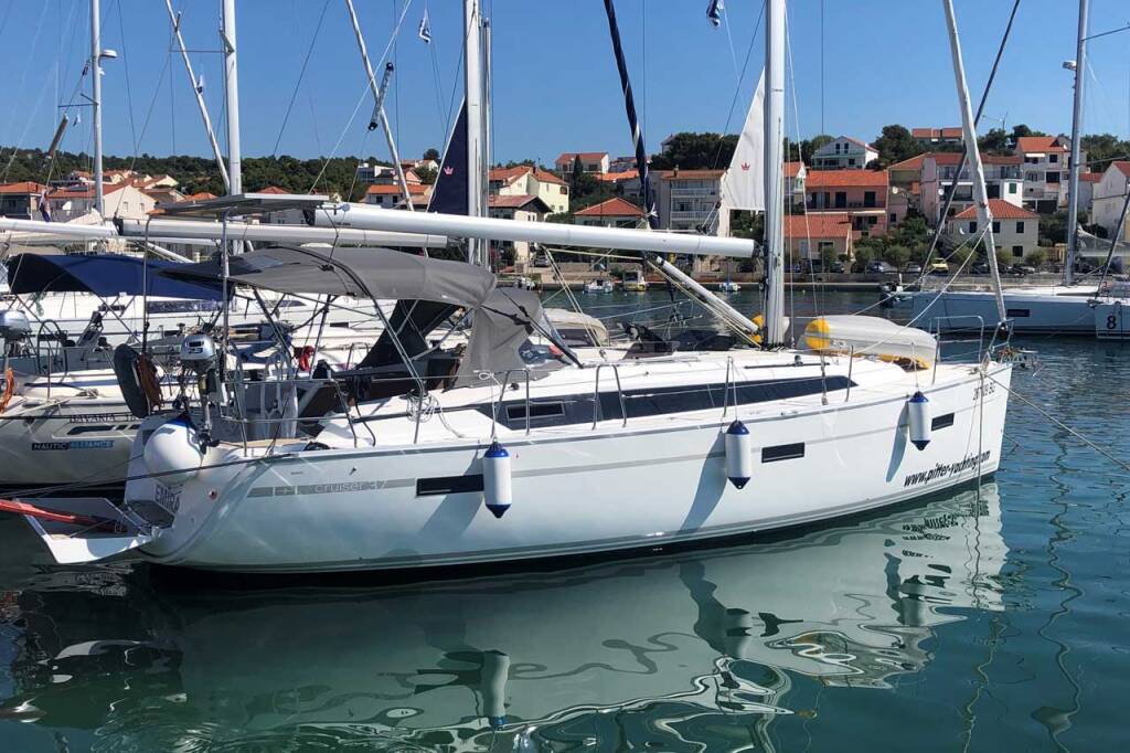 Sailing yacht Bavaria Cruiser 37 Emira