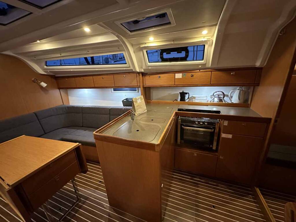 Sailing yacht Bavaria Cruiser 37 Emira