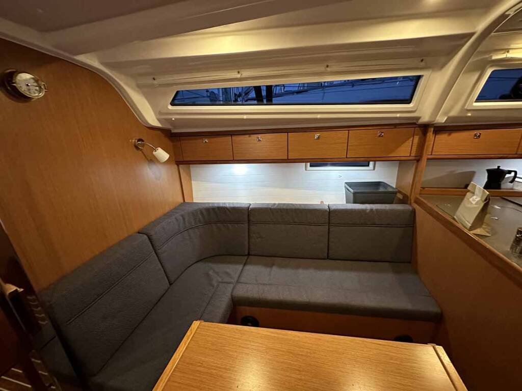 Sailing yacht Bavaria Cruiser 37 Emira