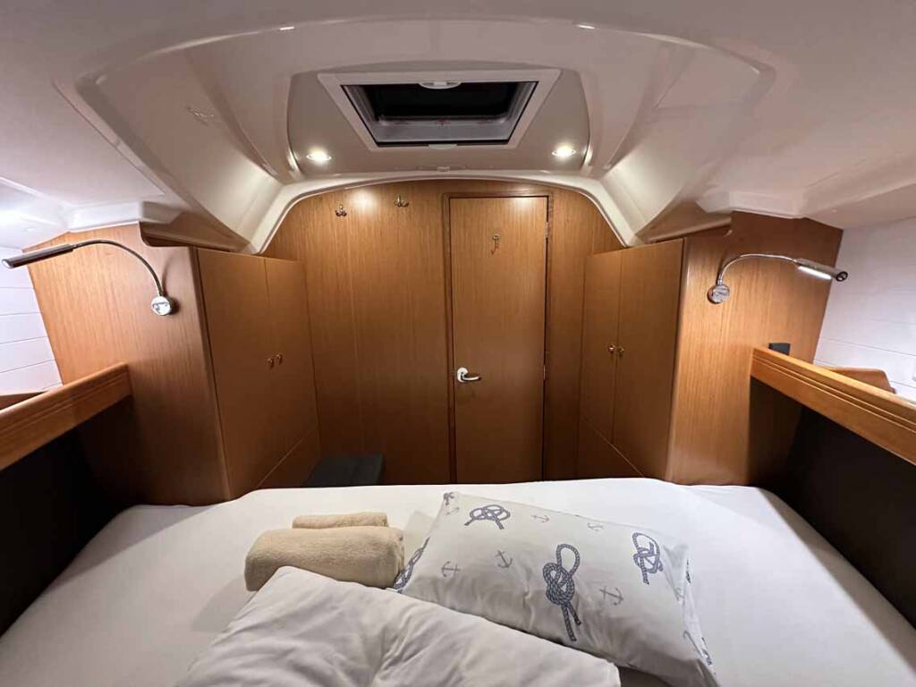 Sailing yacht Bavaria Cruiser 37 Emira