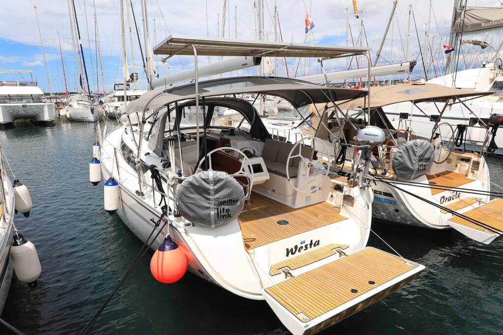 Sailing yacht Bavaria Cruiser 37 Westa