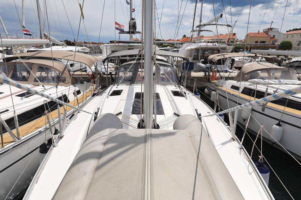 Sailing yacht Bavaria Cruiser 37 Westa
