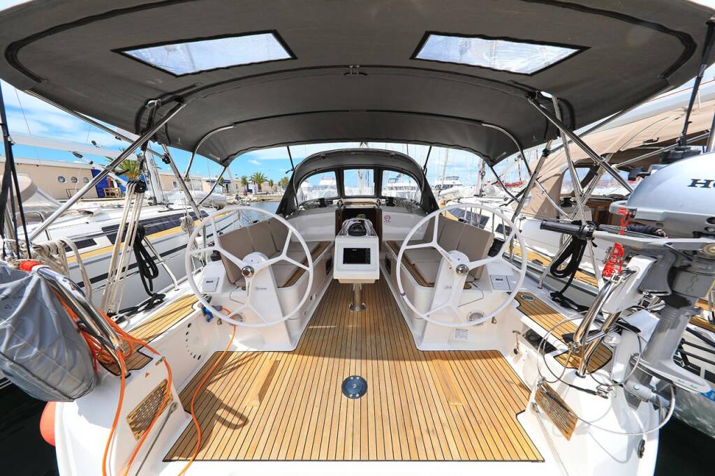Sailing yacht Bavaria Cruiser 37 Westa