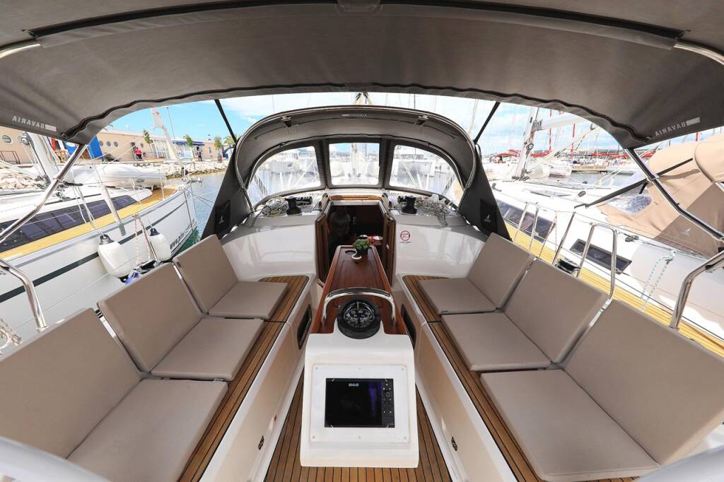 Sailing yacht Bavaria Cruiser 37 Westa