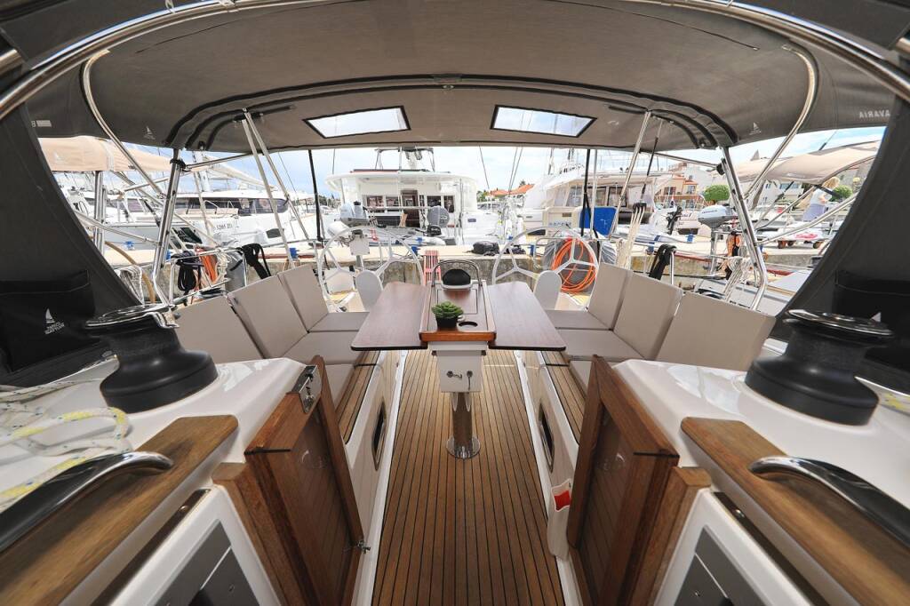 Sailing yacht Bavaria Cruiser 37 Westa