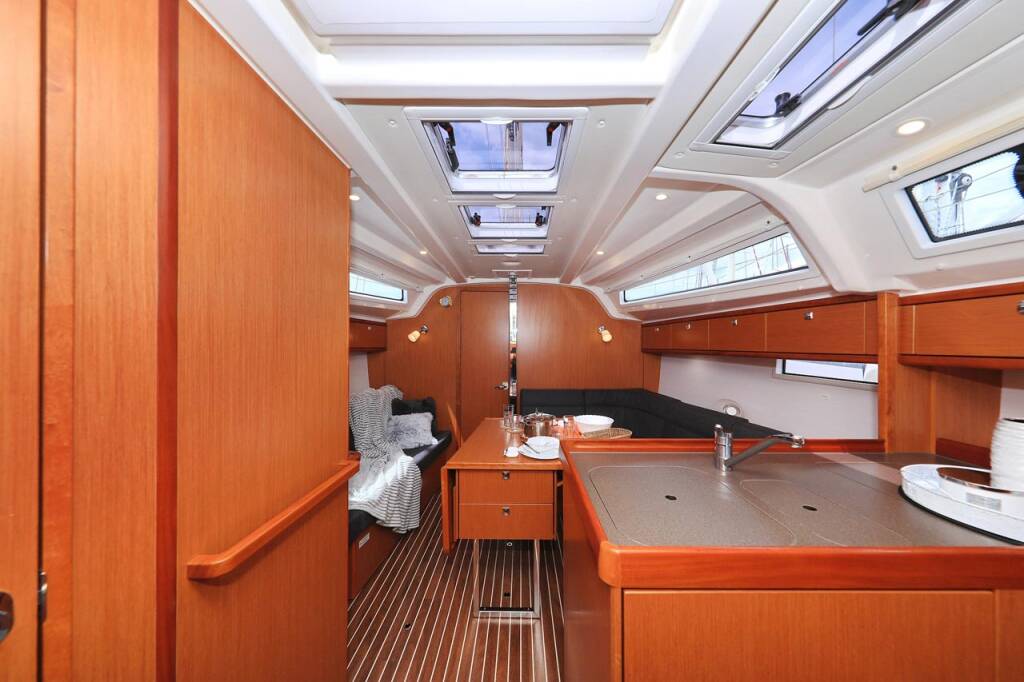 Sailing yacht Bavaria Cruiser 37 Westa