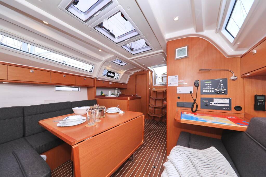 Sailing yacht Bavaria Cruiser 37 Westa