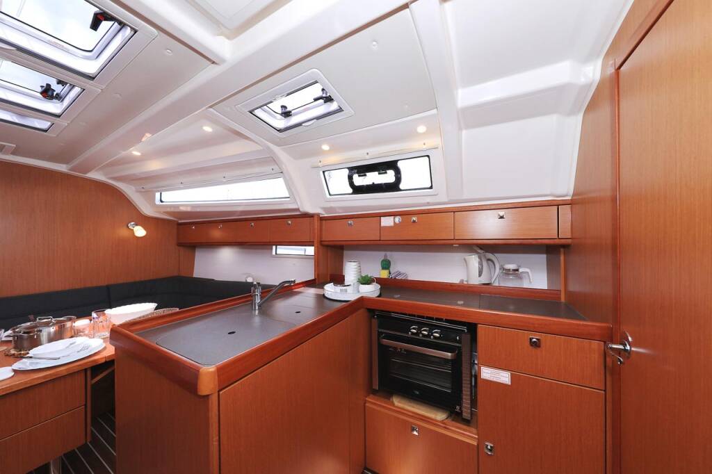 Sailing yacht Bavaria Cruiser 37 Westa