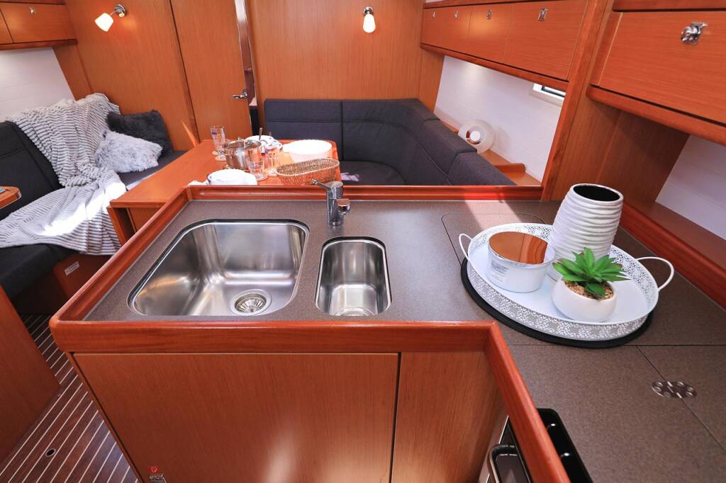 Sailing yacht Bavaria Cruiser 37 Westa