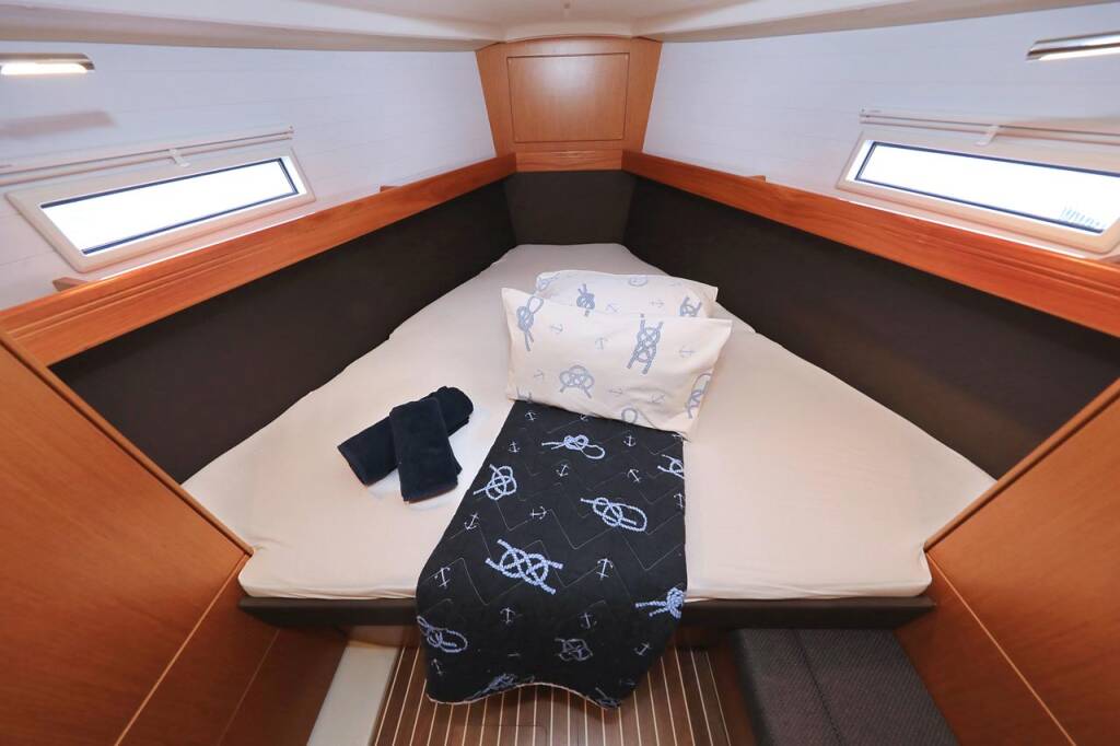 Sailing yacht Bavaria Cruiser 37 Westa