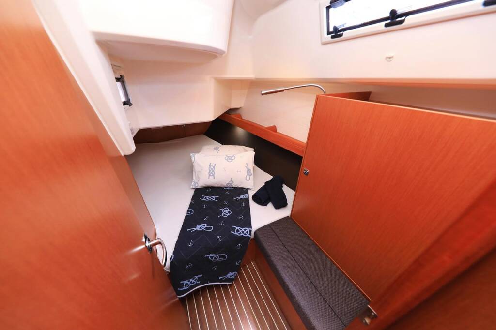 Sailing yacht Bavaria Cruiser 37 Westa
