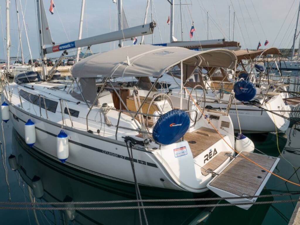 Sailing yacht Bavaria Cruiser 37 Rea