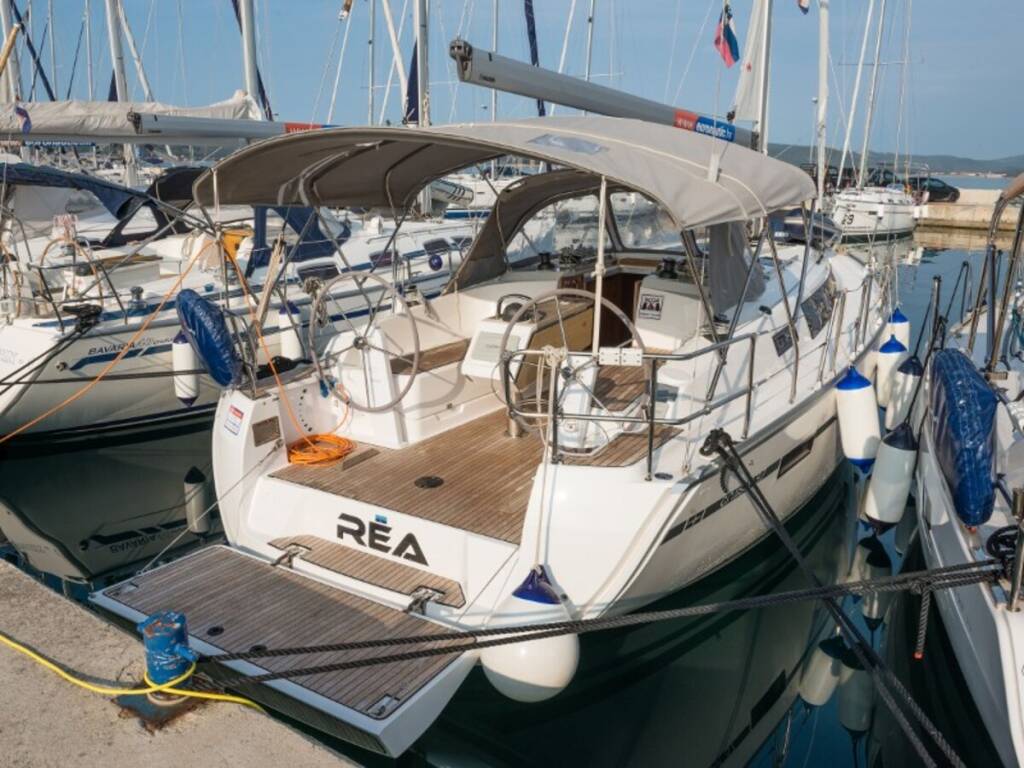 Sailing yacht Bavaria Cruiser 37 Rea