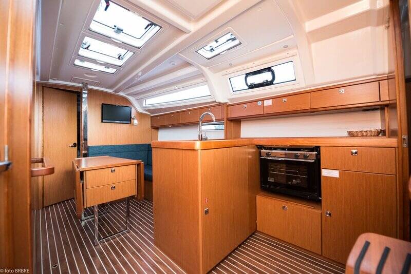 Sailing yacht Bavaria Cruiser 37 Rea