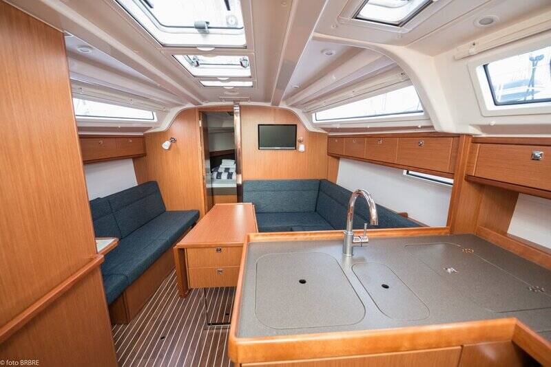 Sailing yacht Bavaria Cruiser 37 Rea