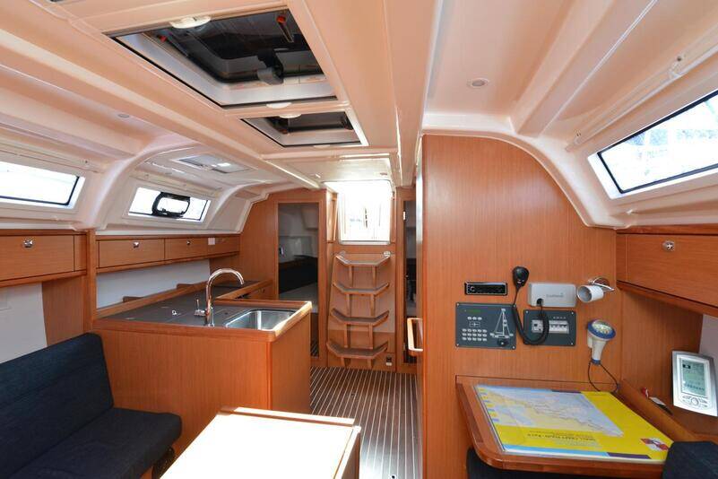 Sailing yacht Bavaria Cruiser 37 Eneja