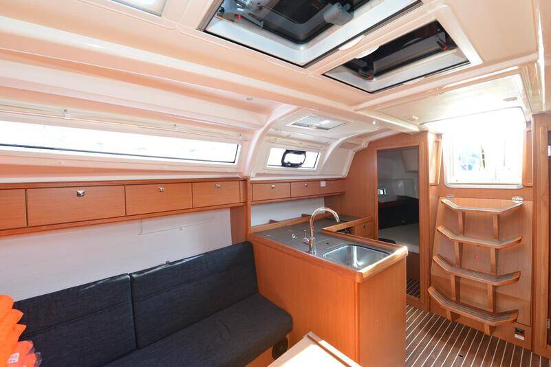 Sailing yacht Bavaria Cruiser 37 Eneja