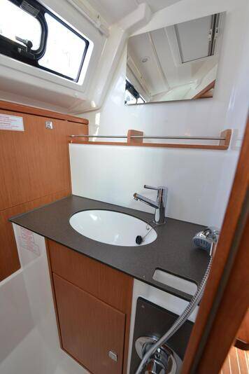 Sailing yacht Bavaria Cruiser 37 Eneja