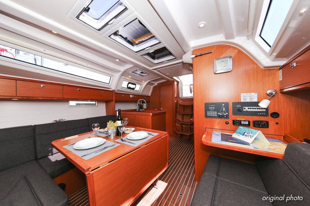 Sailing yacht Bavaria Cruiser 37 Hang Loose