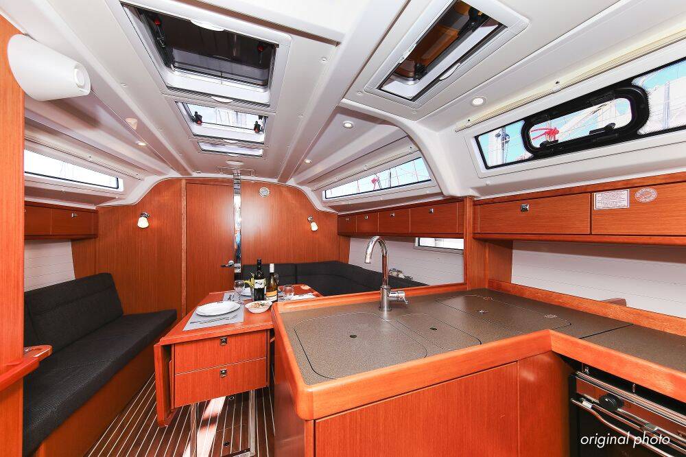 Sailing yacht Bavaria Cruiser 37 Hang Loose