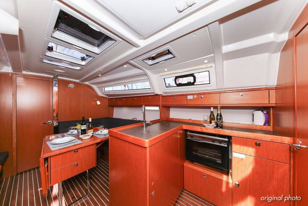 Sailing yacht Bavaria Cruiser 37 Hang Loose