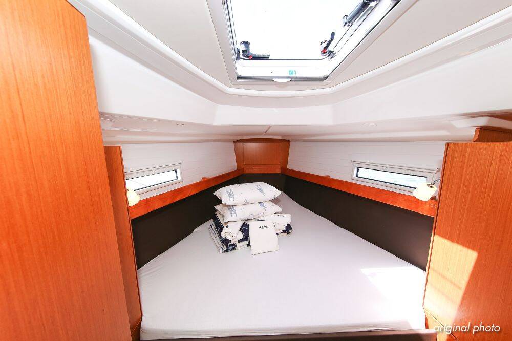 Sailing yacht Bavaria Cruiser 37 Hang Loose