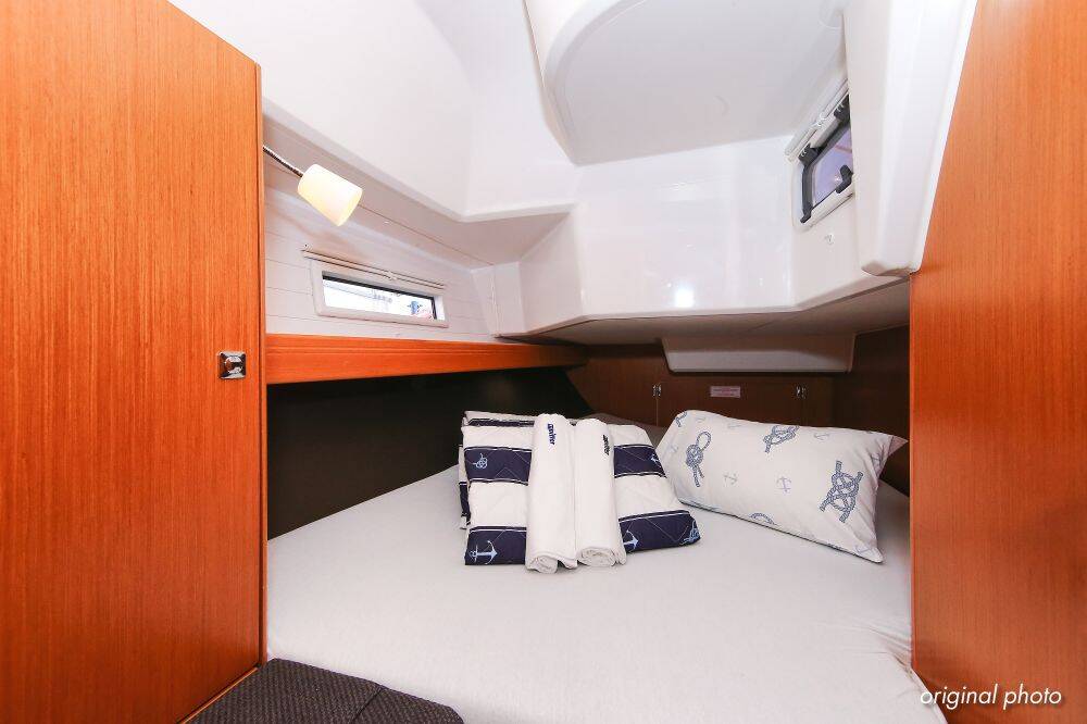 Sailing yacht Bavaria Cruiser 37 Hang Loose