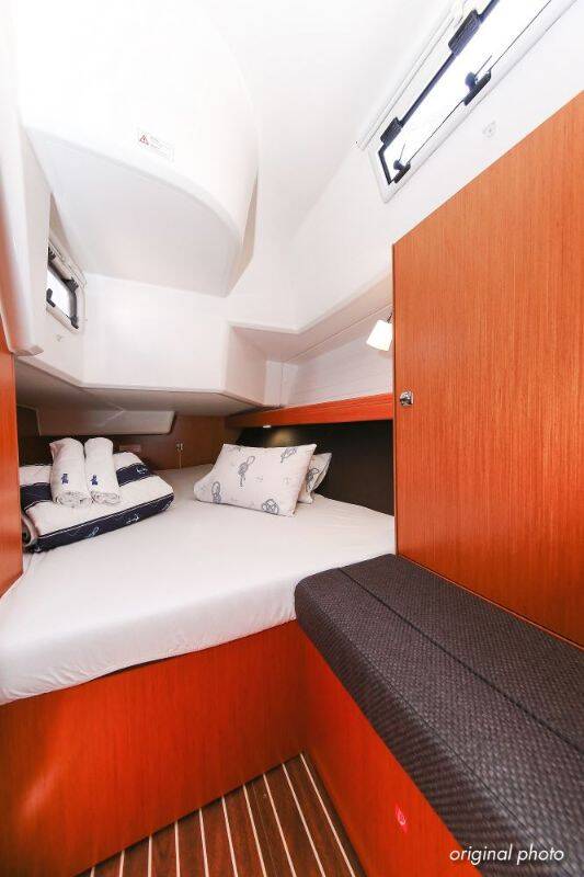 Sailing yacht Bavaria Cruiser 37 Hang Loose