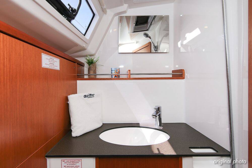 Sailing yacht Bavaria Cruiser 37 Hang Loose