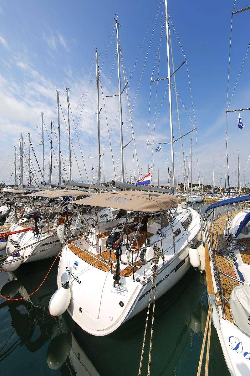 Sailing yacht Bavaria Cruiser 37 Bella Angelina