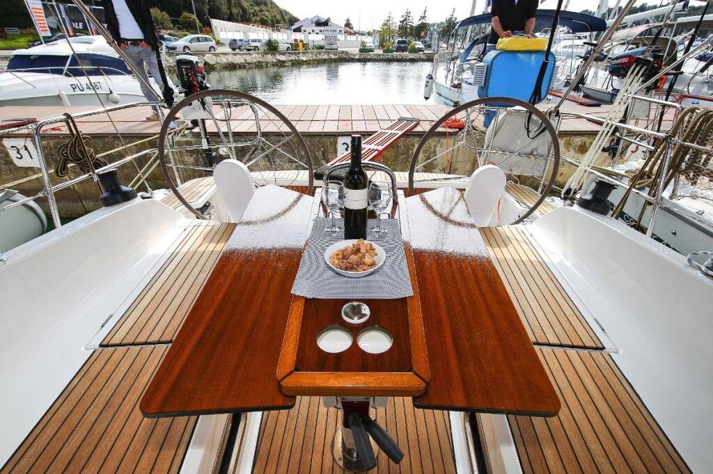 Sailing yacht Bavaria Cruiser 37 Bella Angelina