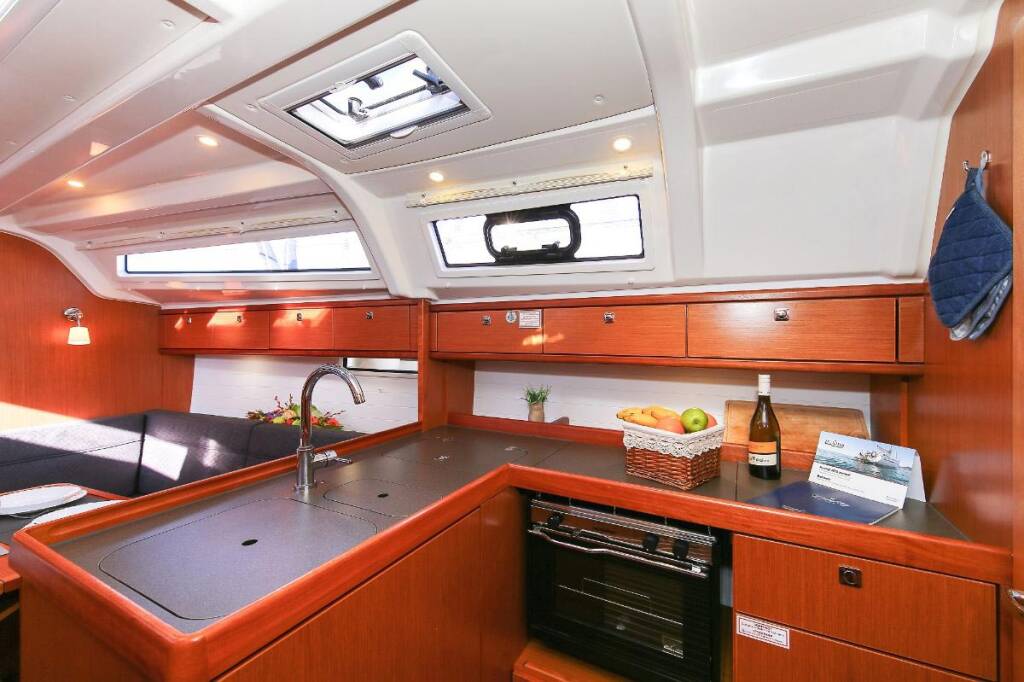 Sailing yacht Bavaria Cruiser 37 Bella Angelina