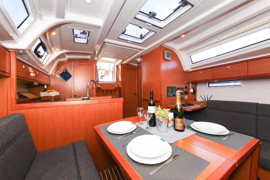 Sailing yacht Bavaria Cruiser 37 Bella Angelina