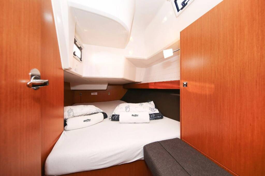 Sailing yacht Bavaria Cruiser 37 Bella Angelina