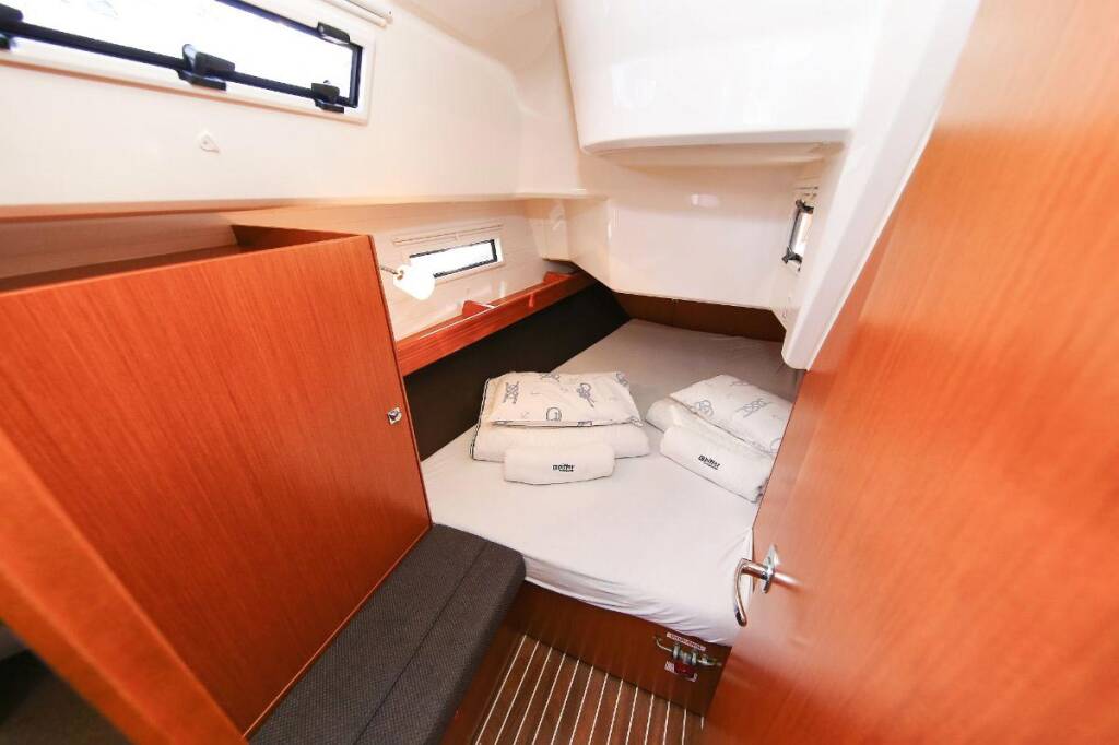 Sailing yacht Bavaria Cruiser 37 Bella Angelina