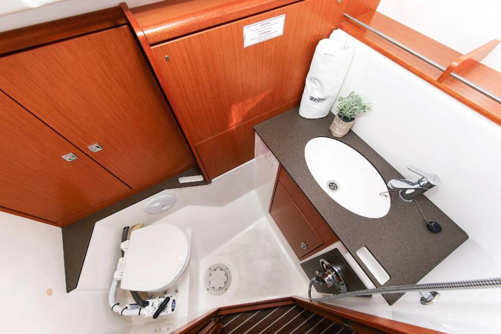 Sailing yacht Bavaria Cruiser 37 Bella Angelina