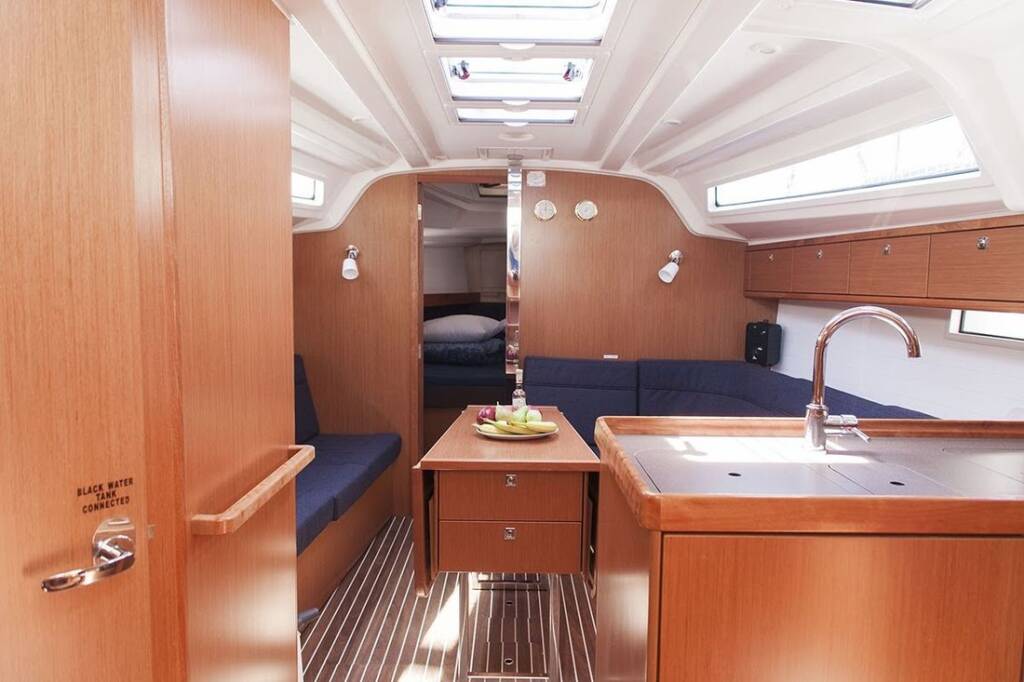 Sailing yacht Bavaria Cruiser 37 Lydia