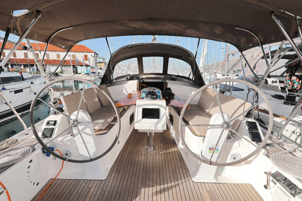 Sailing yacht Bavaria Cruiser 37 Sursulapitschi