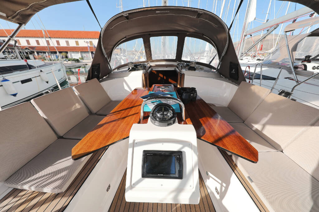 Sailing yacht Bavaria Cruiser 37 Sursulapitschi