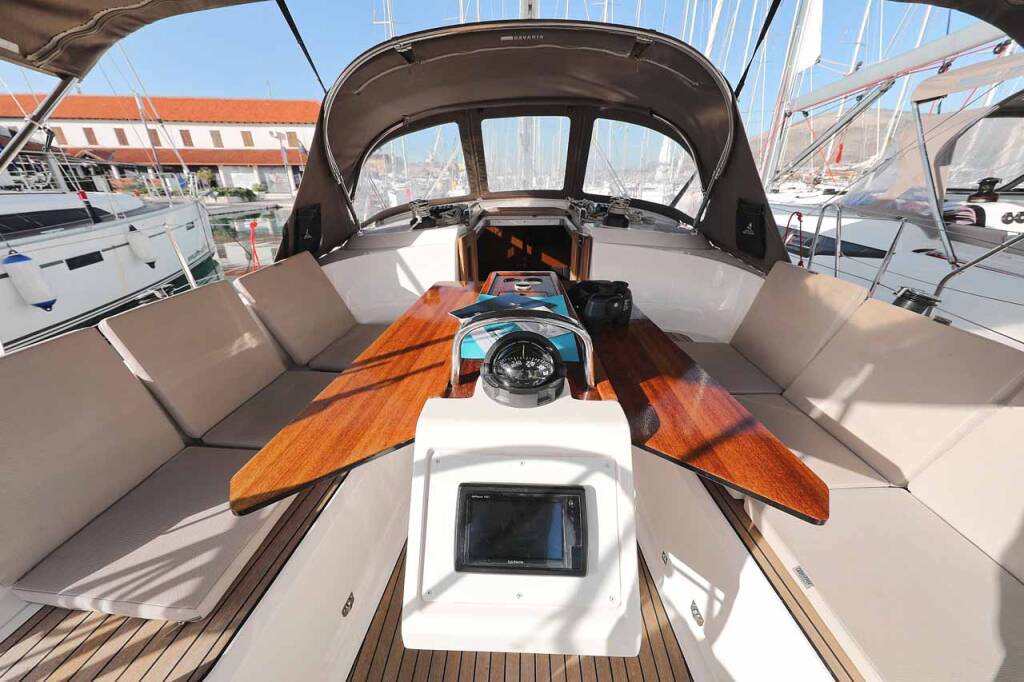 Sailing yacht Bavaria Cruiser 37 Sursulapitschi