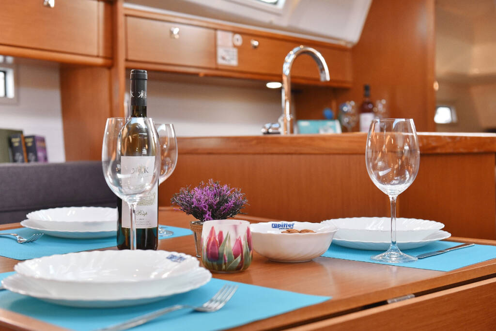 Sailing yacht Bavaria Cruiser 37 Sursulapitschi