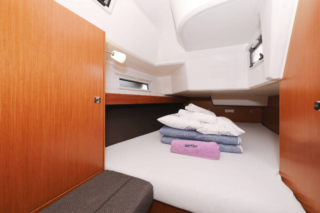 Sailing yacht Bavaria Cruiser 37 Sursulapitschi