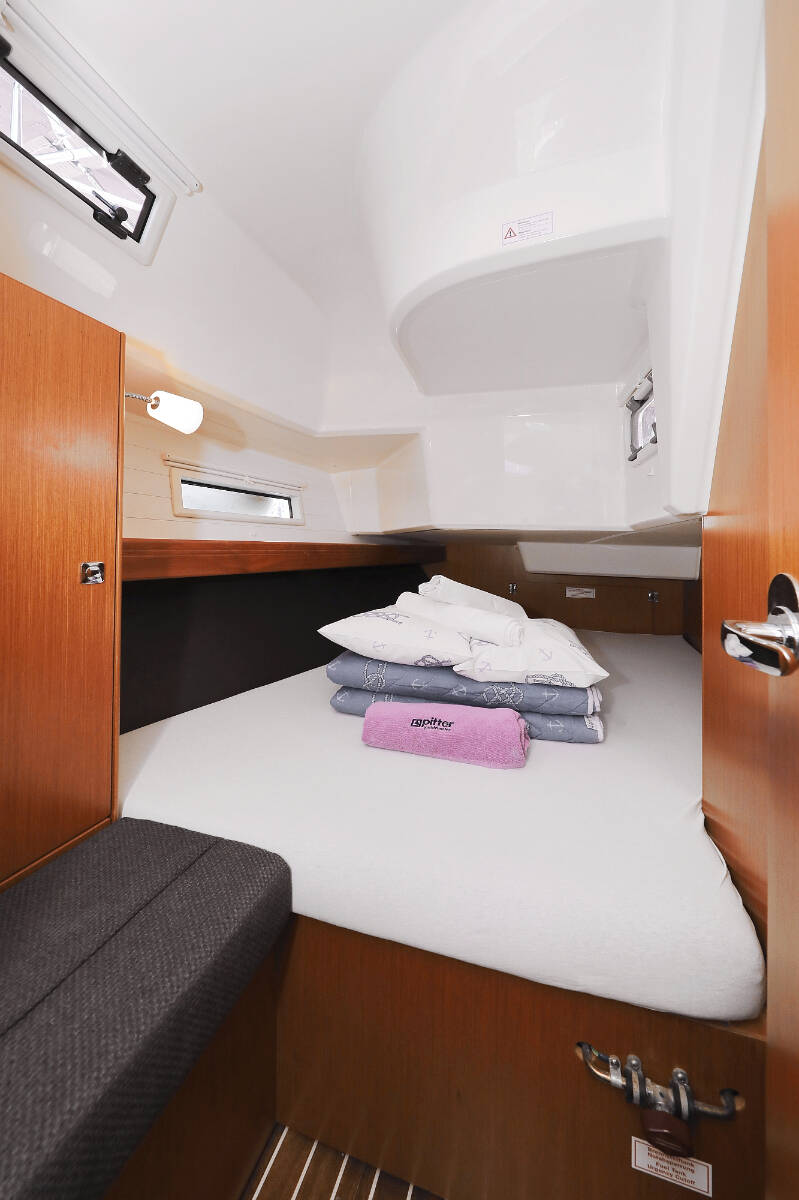 Sailing yacht Bavaria Cruiser 37 Sursulapitschi