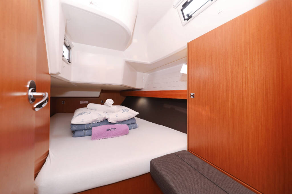 Sailing yacht Bavaria Cruiser 37 Sursulapitschi