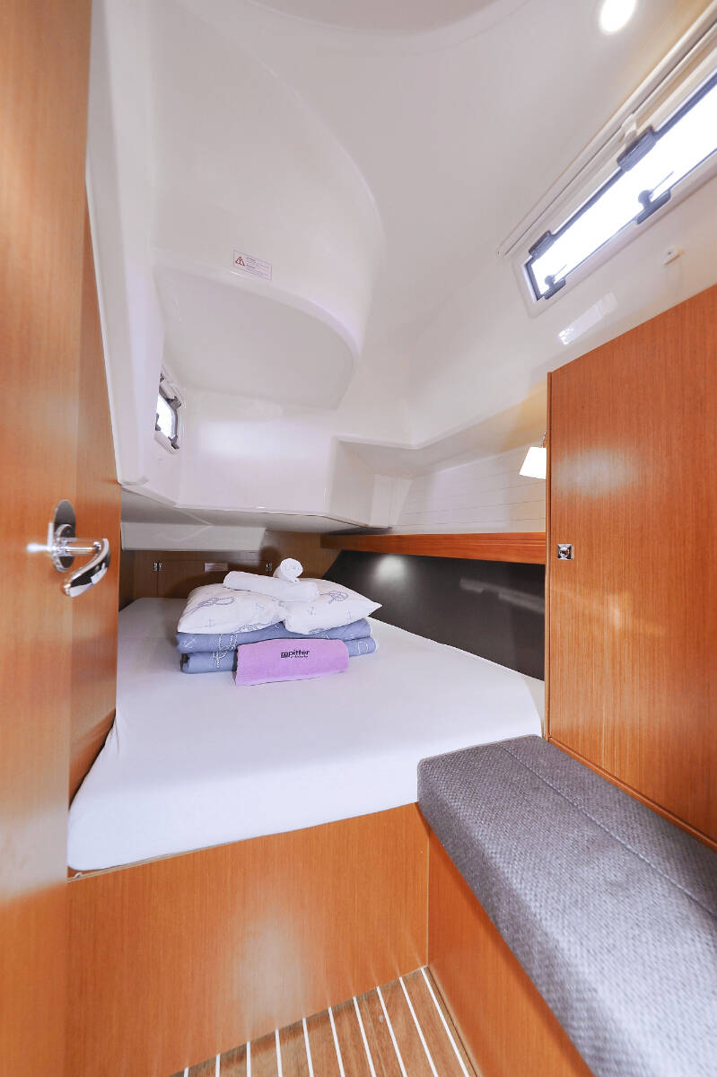 Sailing yacht Bavaria Cruiser 37 Sursulapitschi