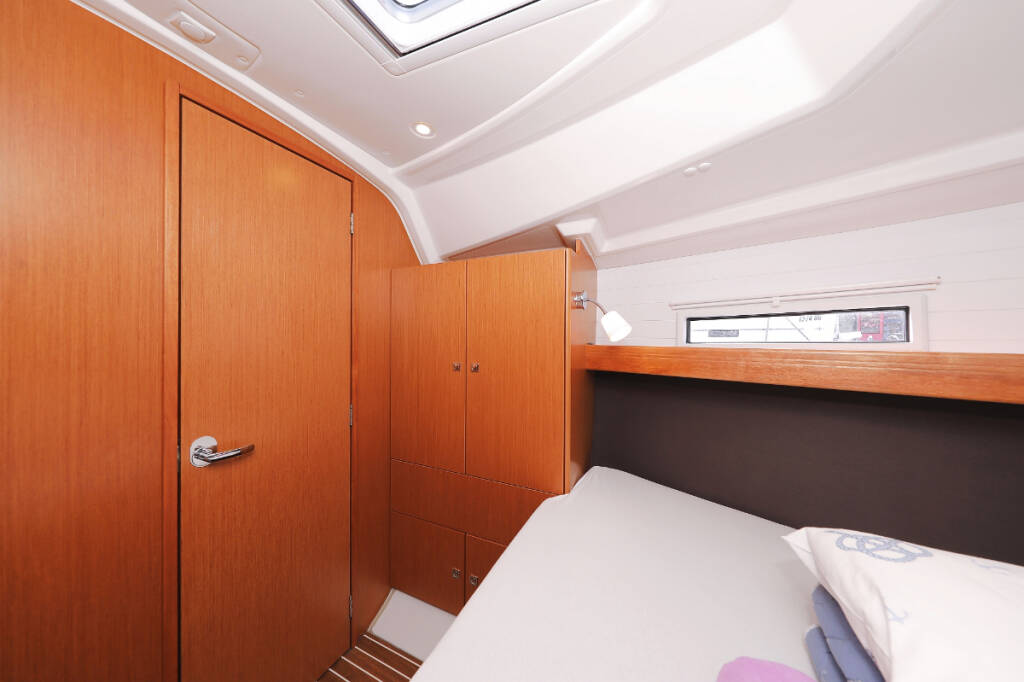 Sailing yacht Bavaria Cruiser 37 Sursulapitschi